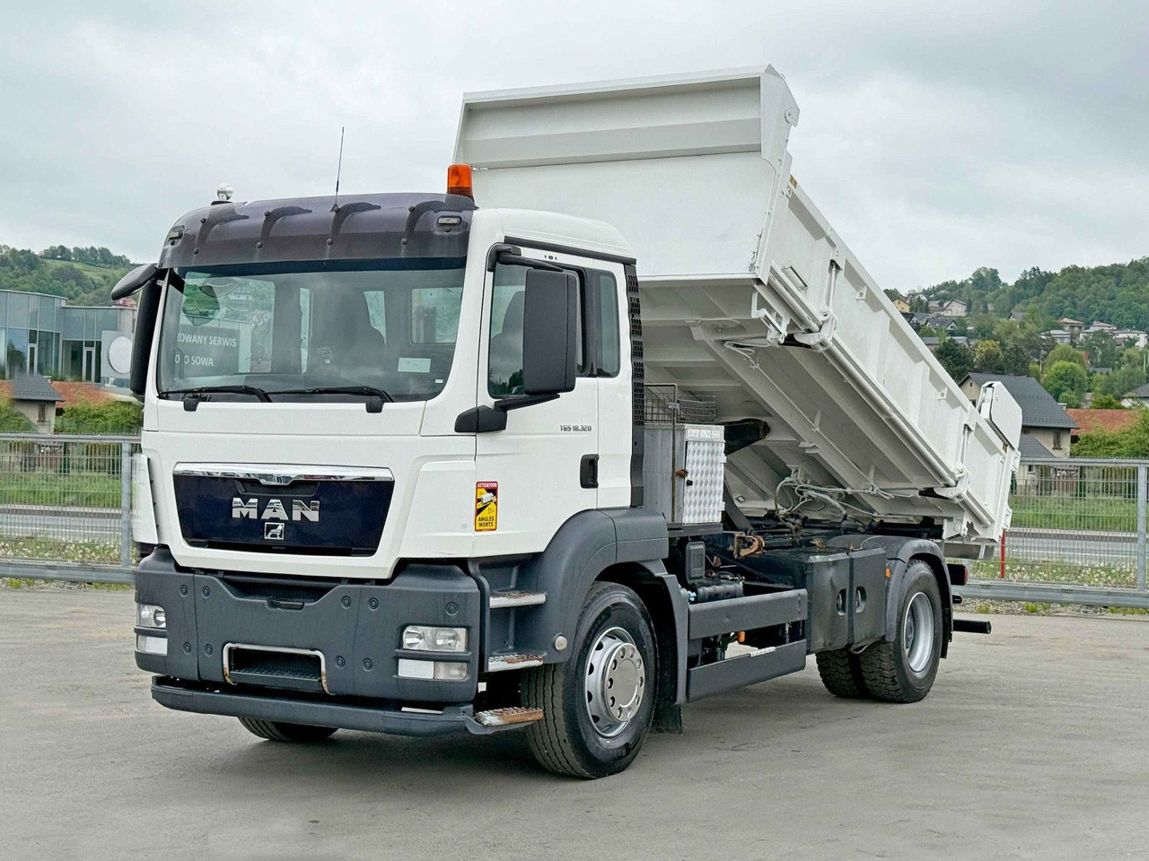 MAN TGS 18.320 * KIPPER 4,95m + BORDMATIC*TOPZUSTAND - قلابات, شاحنة كرين: صور 1 MAN TGS 18.320 * KIPPER 4,95m + BORDMATIC*TOPZUSTAND - قلابات, شاحنة كرين: صور 1