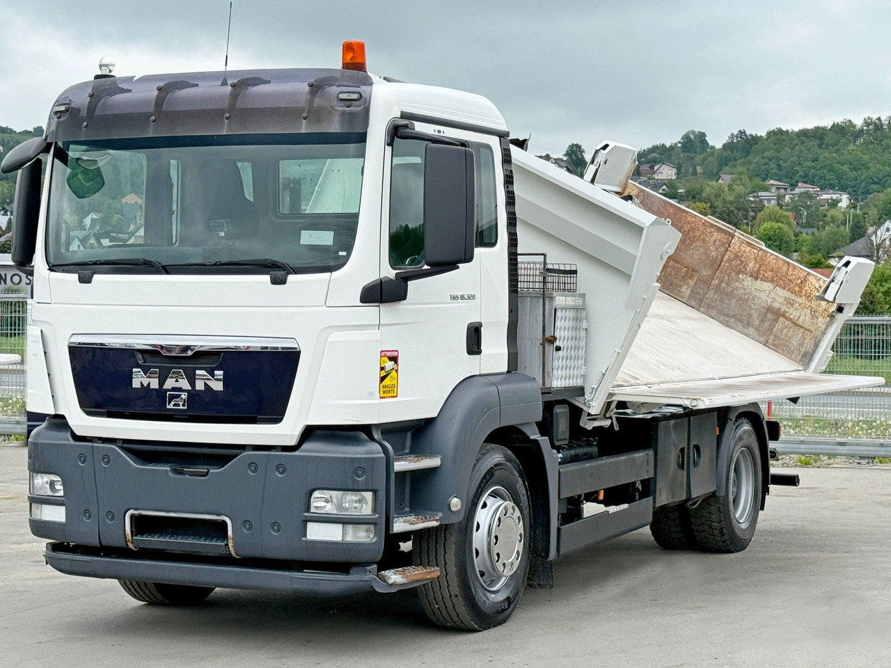 MAN TGS 18.320 * KIPPER 4,95m + BORDMATIC*TOPZUSTAND - قلابات, شاحنة كرين: صور 4 MAN TGS 18.320 * KIPPER 4,95m + BORDMATIC*TOPZUSTAND - قلابات, شاحنة كرين: صور 4