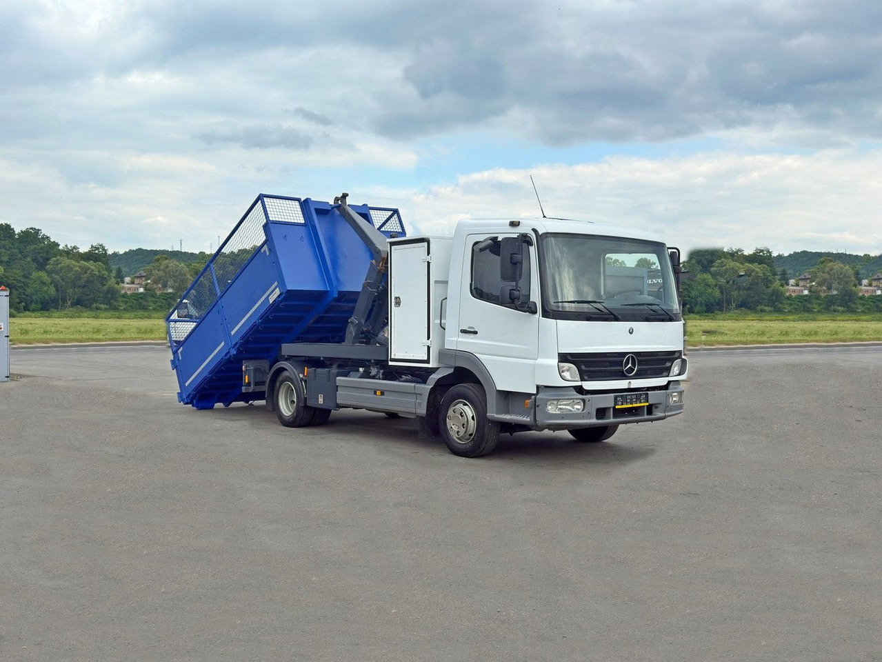 Mercedes-Benz 815 * Abrollkipper + CONTAINER 3,68 m * TOP - شاحنة ذات الخطاف: صور 2 Mercedes-Benz 815 * Abrollkipper + CONTAINER 3,68 m * TOP - شاحنة ذات الخطاف: صور 2