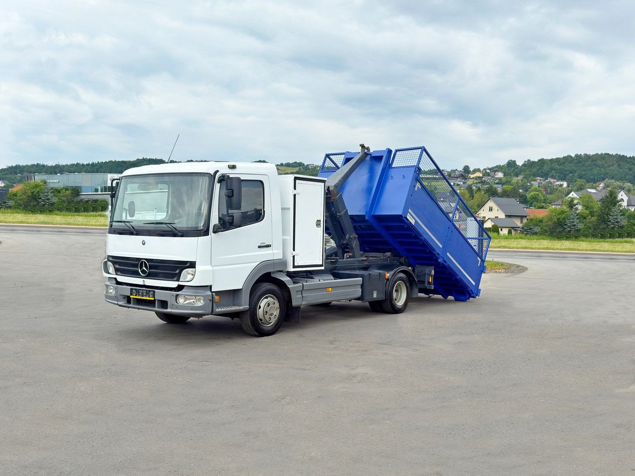 Mercedes-Benz 815 * Abrollkipper + CONTAINER 3,68 m * TOP - شاحنة ذات الخطاف: صور 1 Mercedes-Benz 815 * Abrollkipper + CONTAINER 3,68 m * TOP - شاحنة ذات الخطاف: صور 1