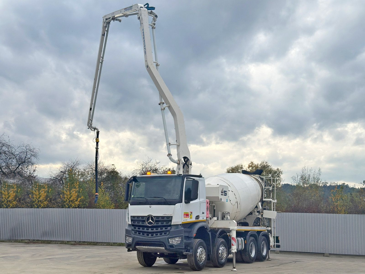 Mercedes-Benz AROCS 3743 * Betonpumpe + FUNK * 8x4 * TOP - مضخة خرسانة: صور 4 Mercedes-Benz AROCS 3743 * Betonpumpe + FUNK * 8x4 * TOP - مضخة خرسانة: صور 4
