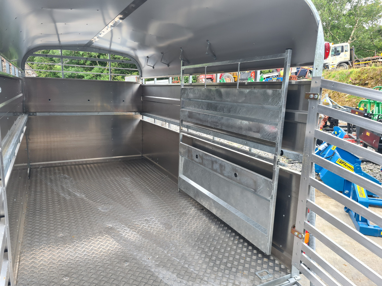 12 x 6 Nugent Livestock Trailer - شاحنة نقل المواشي مقطورة: صور 3 12 x 6 Nugent Livestock Trailer - شاحنة نقل المواشي مقطورة: صور 3