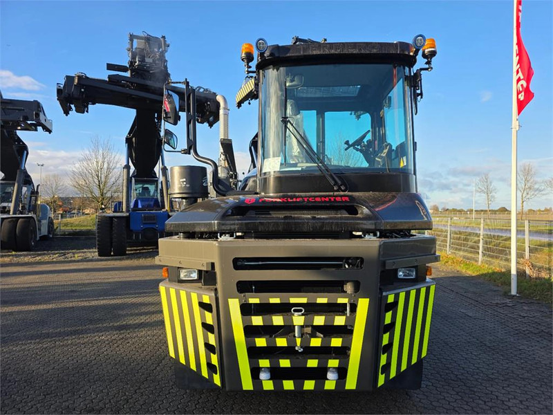 Terberg RT403 4x4 - جرارات صالات المطارات: صور 5 Terberg RT403 4x4 - جرارات صالات المطارات: صور 5