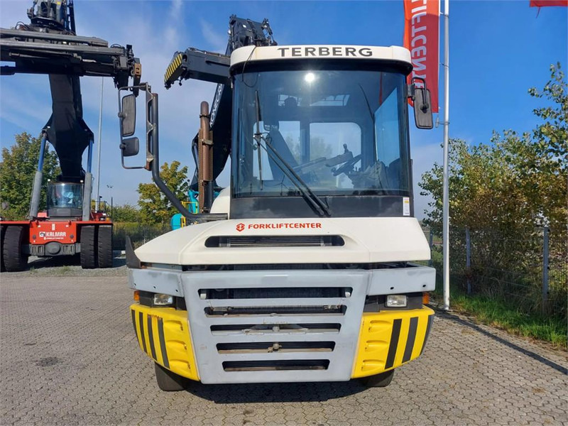Terberg TT223 - جرارات صالات المطارات: صور 5 Terberg TT223 - جرارات صالات المطارات: صور 5
