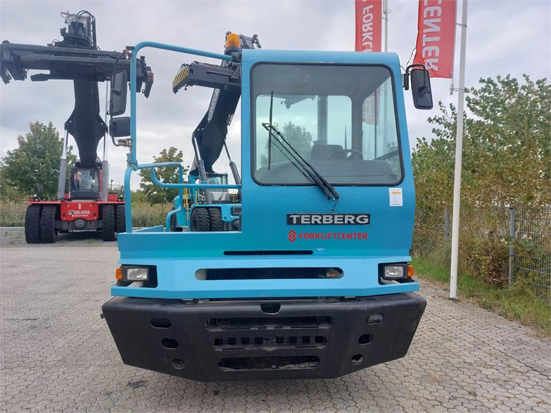 Terberg YT182 - جرارات صالات المطارات: صور 5 Terberg YT182 - جرارات صالات المطارات: صور 5