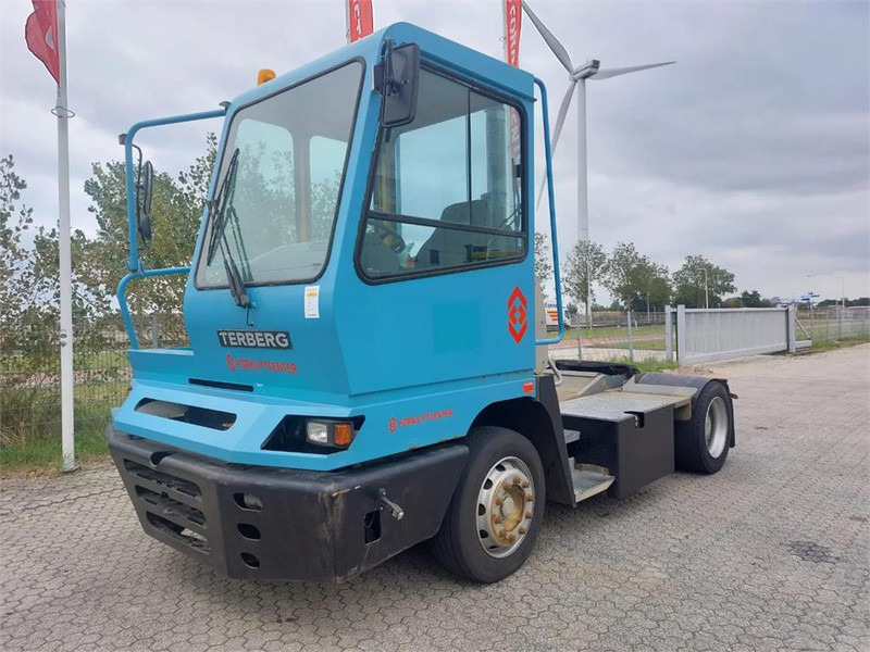 Terberg YT182 - جرارات صالات المطارات: صور 2 Terberg YT182 - جرارات صالات المطارات: صور 2