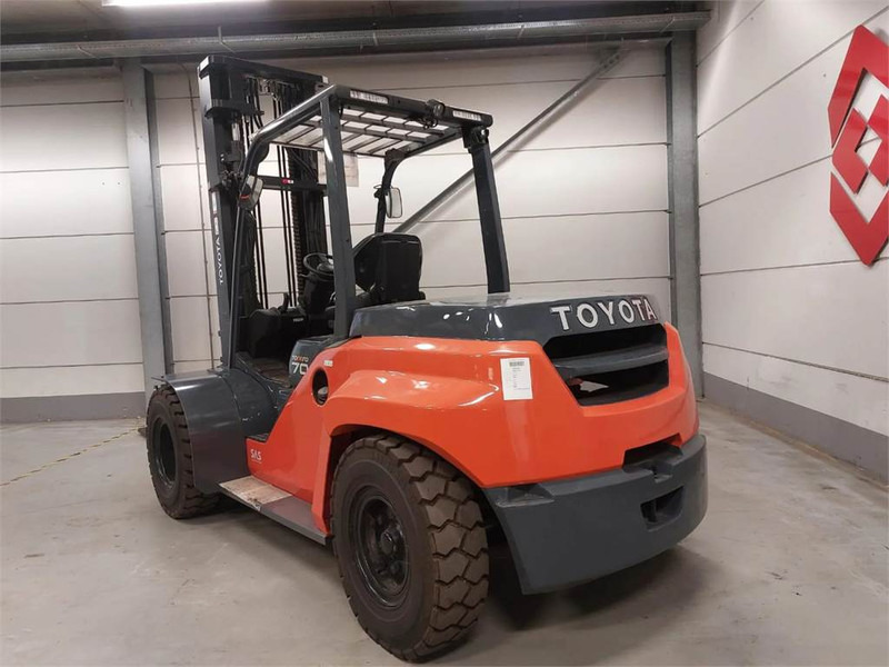 رافعة شوكية ديزل Toyota 8FD70F: صور 7