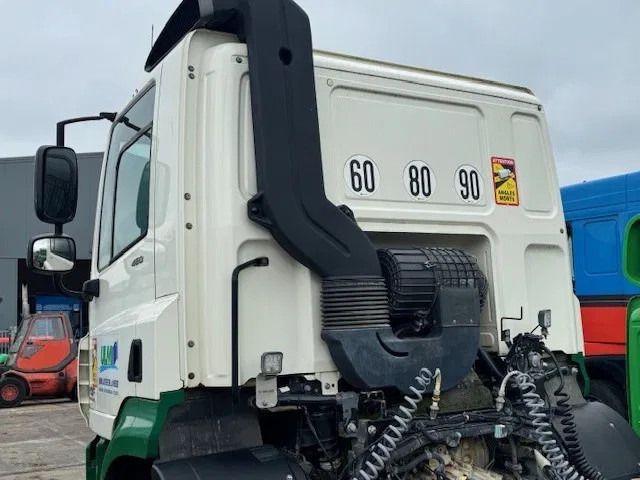 DAF CF Euro6 Cabine Compleet - الكابينة والداخلية - شاحنة: صور 5 DAF CF Euro6 Cabine Compleet - الكابينة والداخلية - شاحنة: صور 5