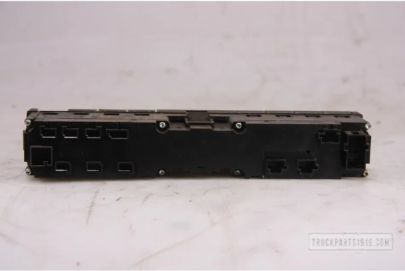 Mercedes-Benz MB A9605400346 | Paniekschakelaar MP4 - لوحة القيادة - شاحنة: صور 2 Mercedes-Benz MB A9605400346 | Paniekschakelaar MP4 - لوحة القيادة - شاحنة: صور 2