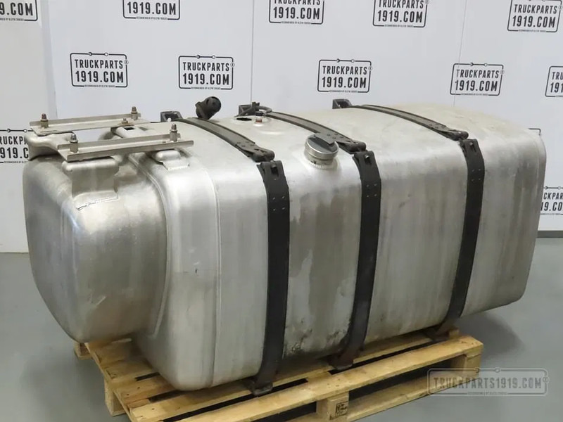 Scania 2532047 Brandstoftank + steunen 710L - خزان وقود - شاحنة: صور 1 Scania 2532047 Brandstoftank + steunen 710L - خزان وقود - شاحنة: صور 1