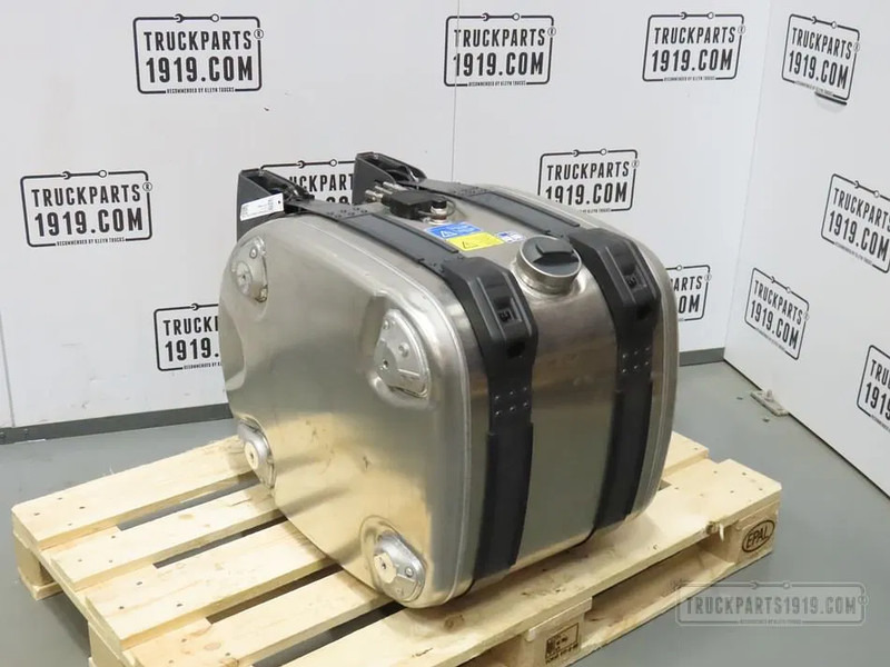 Scania 2713474 Brandstoftank + steunen 165L - خزان وقود - شاحنة: صور 1 Scania 2713474 Brandstoftank + steunen 165L - خزان وقود - شاحنة: صور 1