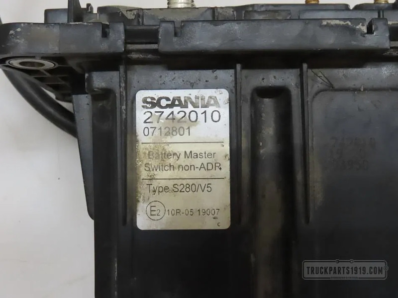 Scania 2742010 Accu hoofdschakelaar - لوحة القيادة - شاحنة: صور 2 Scania 2742010 Accu hoofdschakelaar - لوحة القيادة - شاحنة: صور 2