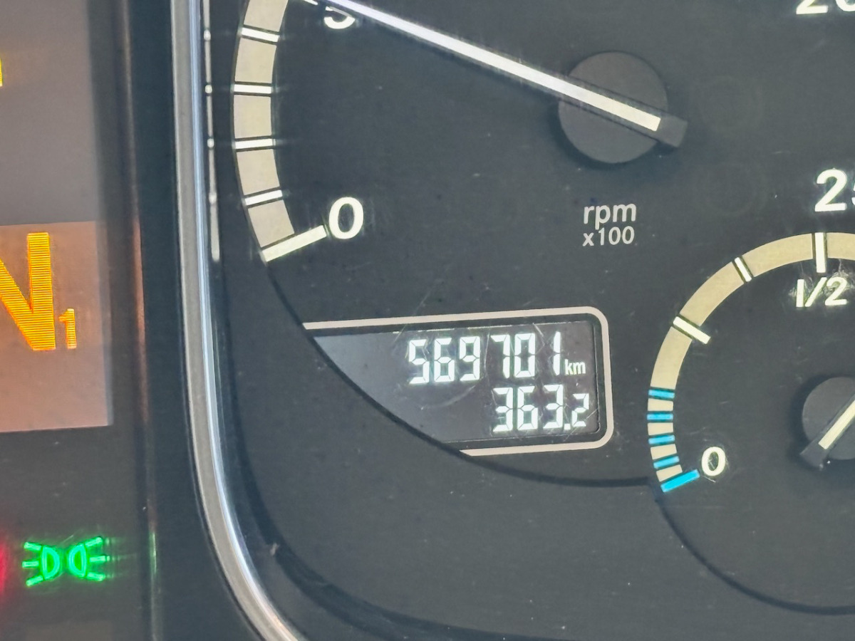 بصندوق مغلق شاحنة MERCEDES Actros 1848: صور 7