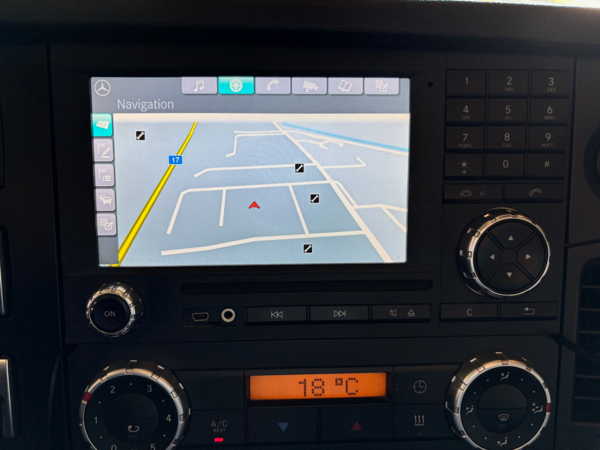 بصندوق مغلق شاحنة MERCEDES Actros 1848: صور 11