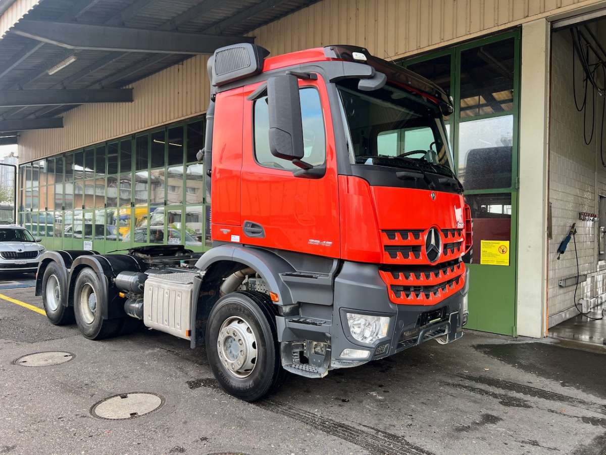 MERCEDES Arocs 2645 - شاحنة جرار: صور 1 MERCEDES Arocs 2645 - شاحنة جرار: صور 1