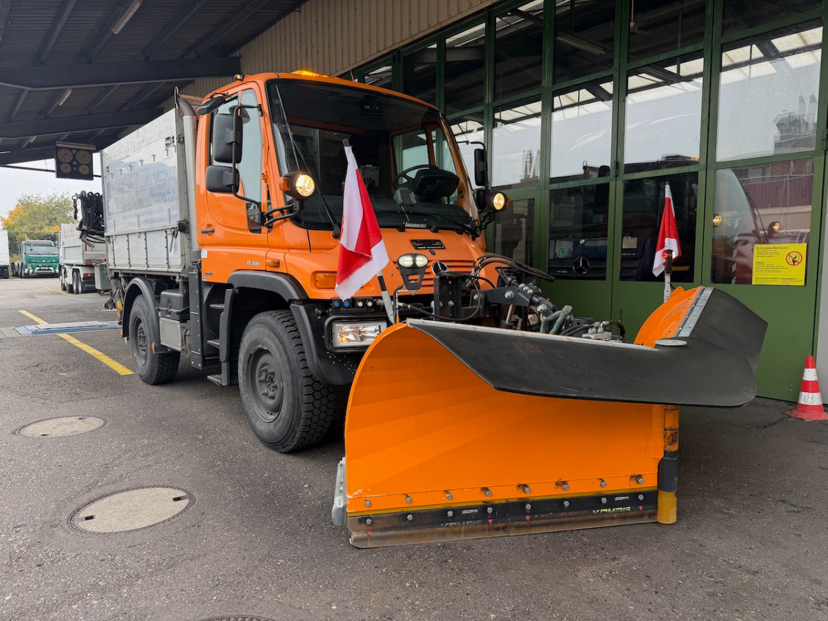 UNIMOG U300 - سيارة بلدية: صور 3 UNIMOG U300 - سيارة بلدية: صور 3