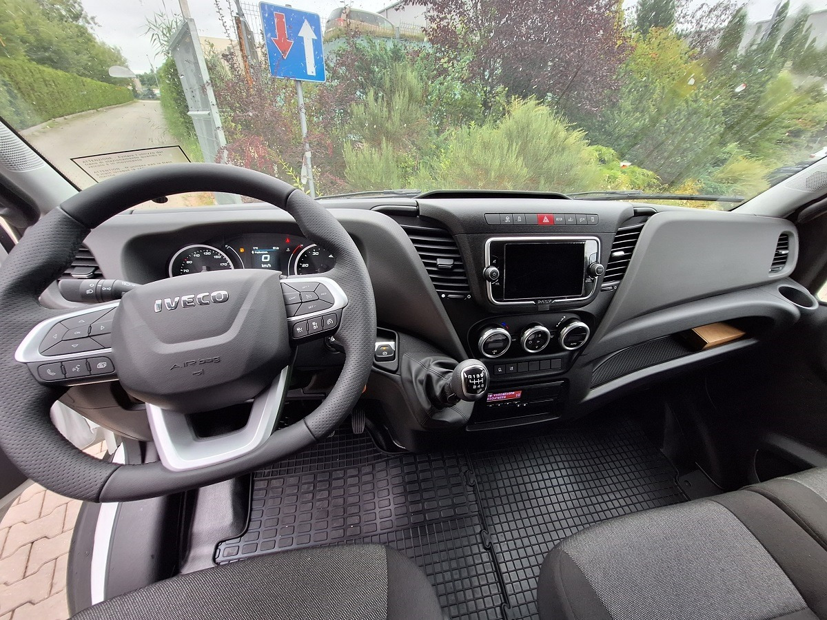 Iveco Daily 70C18A8 Backsleeper BÄR - الشاحنات الصغيرة ستائر: صور 4 Iveco Daily 70C18A8 Backsleeper BÄR - الشاحنات الصغيرة ستائر: صور 4