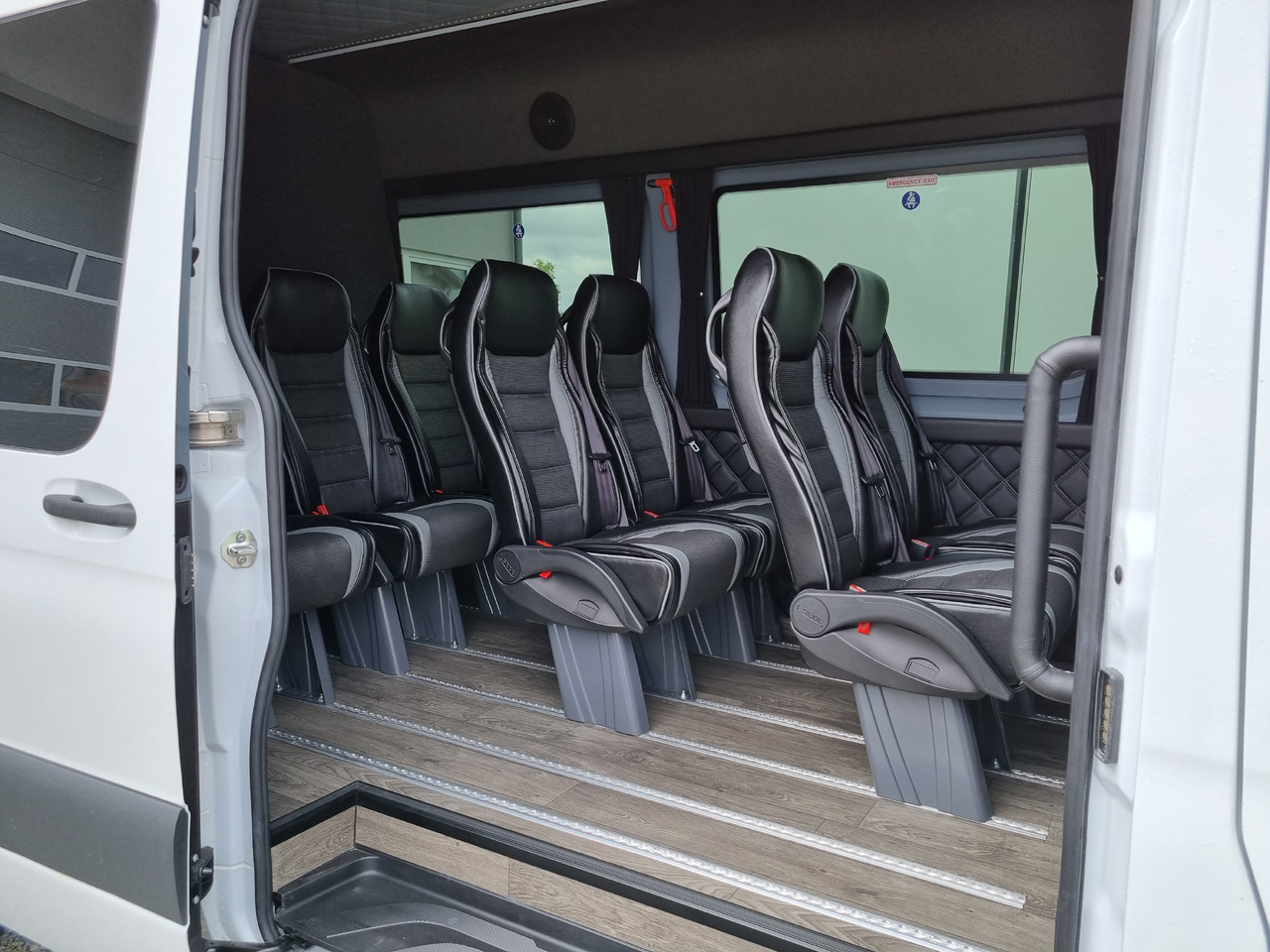 Mercedes 319 L3H2 9-Sitzer - الشاحنات الصغيرة كابينة مزدوجة: صور 1 Mercedes 319 L3H2 9-Sitzer - الشاحنات الصغيرة كابينة مزدوجة: صور 1