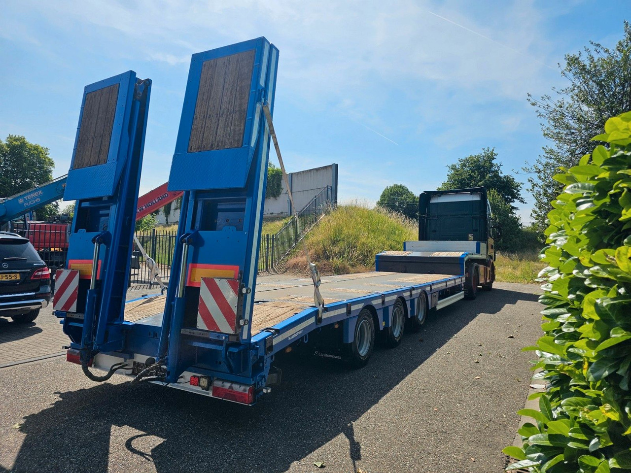 Kässbohrer LB3E Semie Tieflader Mit Rampen - عربة مسطحة منخفضة نصف مقطورة: صور 4 Kässbohrer LB3E Semie Tieflader Mit Rampen - عربة مسطحة منخفضة نصف مقطورة: صور 4