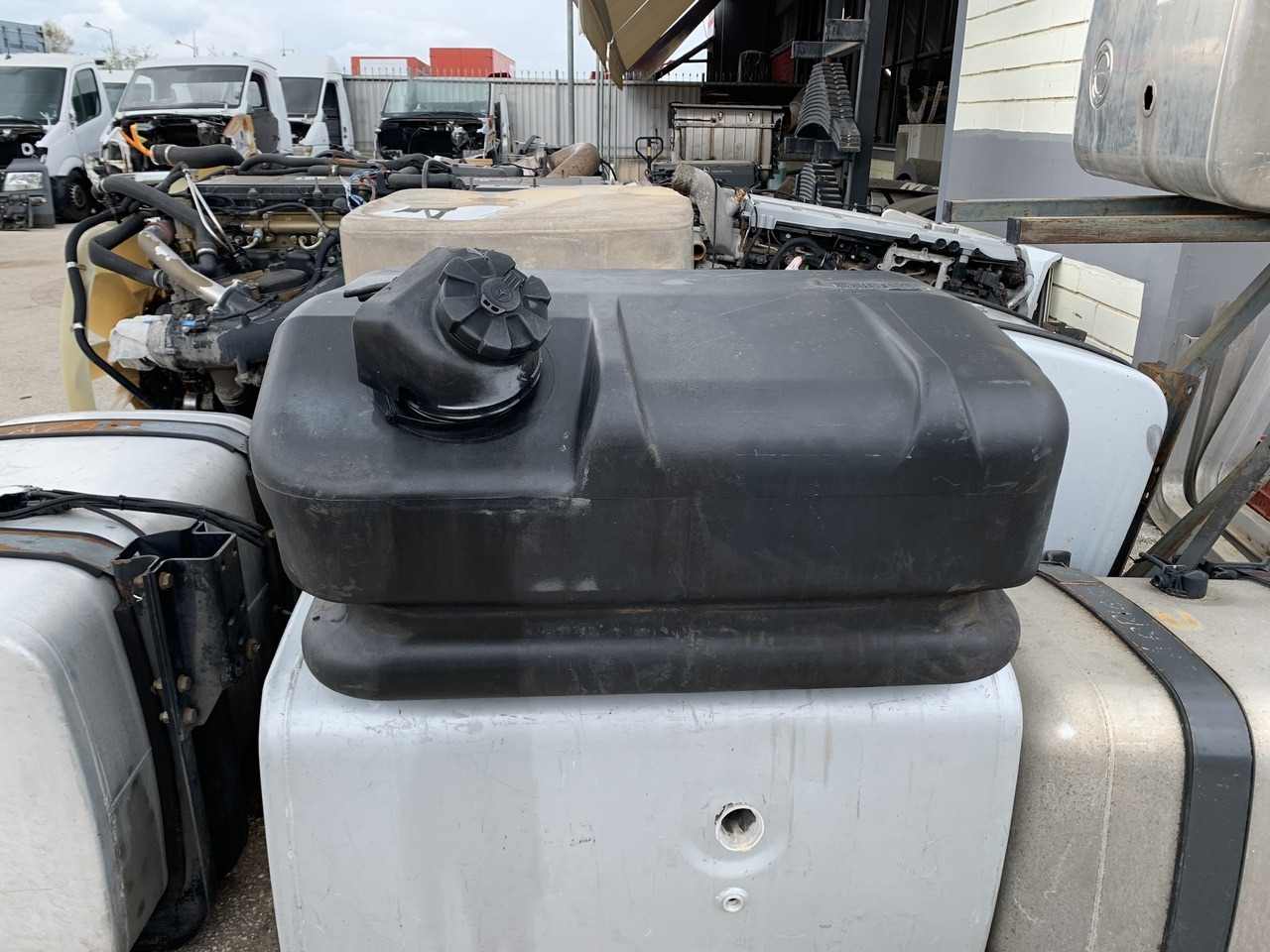 FUEL TANK ATEGO 180L - خزان وقود - شاحنة: صور 4 FUEL TANK ATEGO 180L - خزان وقود - شاحنة: صور 4