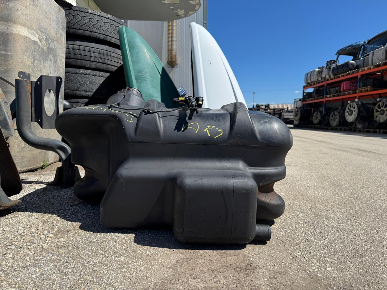 FUEL TANK ATEGO 180L - خزان وقود - شاحنة: صور 2 FUEL TANK ATEGO 180L - خزان وقود - شاحنة: صور 2