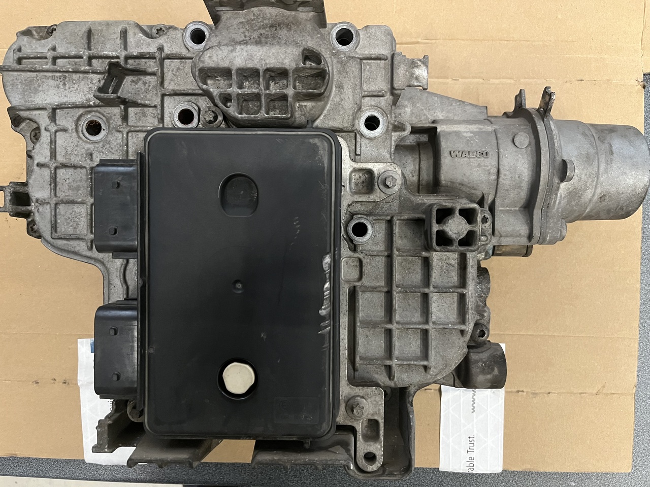TRANSMISSION POSITIONER SHIFTING CYLINDER WITH CONTROL MODULE G211-12-ACTROS MP4 - علبة التروس و قطع الغيار - شاحنة: صور 3 TRANSMISSION POSITIONER SHIFTING CYLINDER WITH CONTROL MODULE G211-12-ACTROS MP4 - علبة التروس و قطع الغيار - شاحنة: صور 3