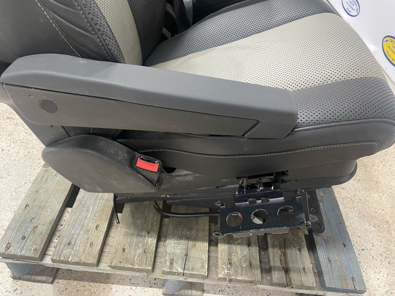 Volvo FM4 - مقاعد السيارات: صور 5 Volvo FM4 - مقاعد السيارات: صور 5