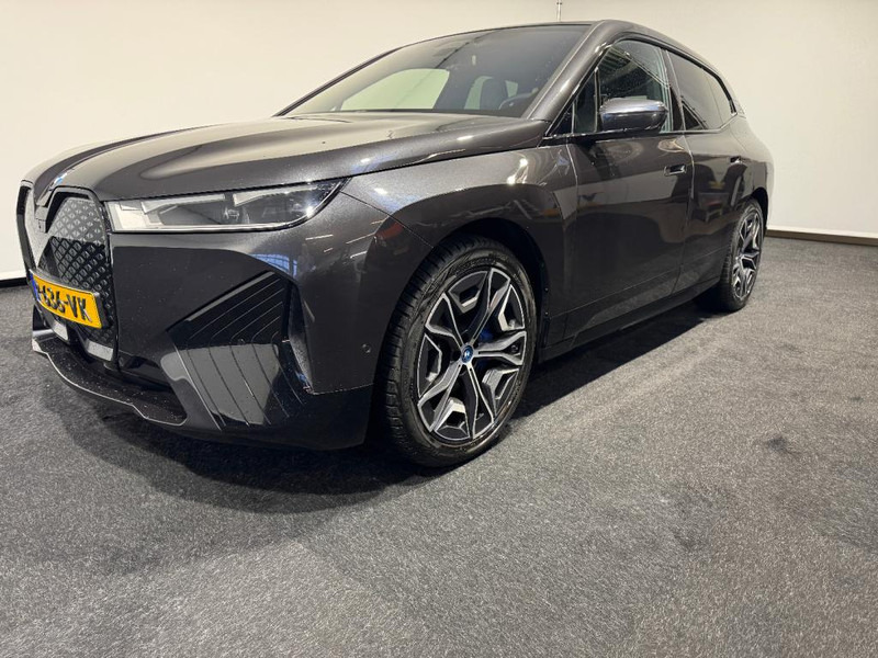 BMW iX xDrive40 iX xDrive40 Excellence 5 22 inch velgen - سيارة: صور 2 BMW iX xDrive40 iX xDrive40 Excellence 5 22 inch velgen - سيارة: صور 2