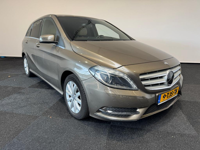 Mercedes-Benz B-Klasse 180 automaat Leer B 180 Ambition 5 Automaat wit Leer - سيارة: صور 1 Mercedes-Benz B-Klasse 180 automaat Leer B 180 Ambition 5 Automaat wit Leer - سيارة: صور 1