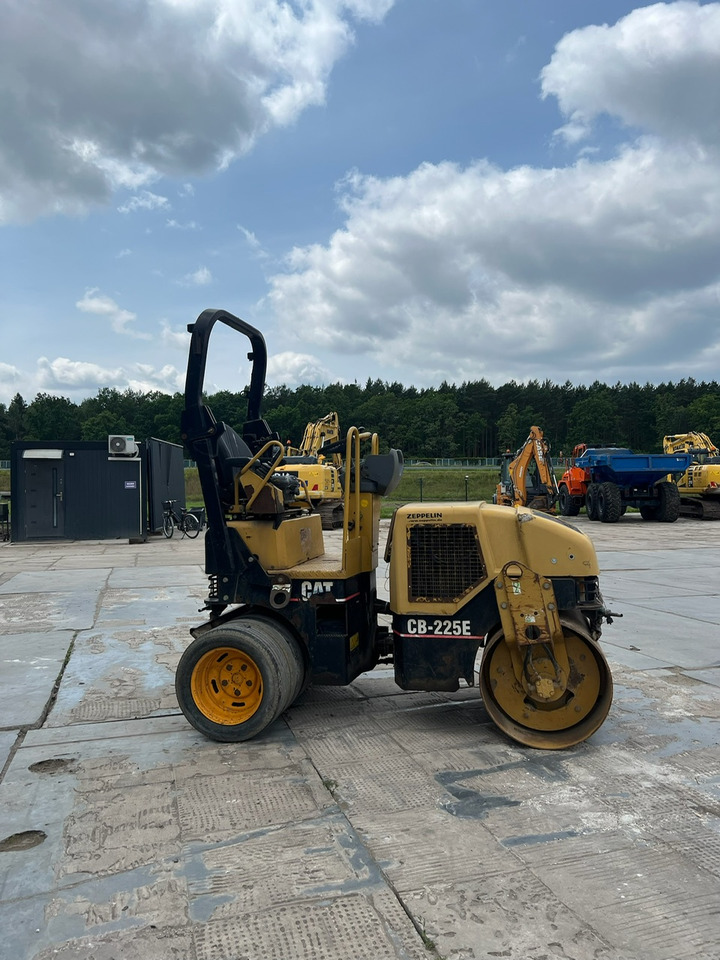 CATERPILLAR CB-225E - مدحلة: صور 5 CATERPILLAR CB-225E - مدحلة: صور 5