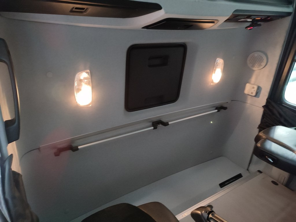 Mercedes-Benz Arocs 4151 إيجار Mercedes-Benz Arocs 4151: صور 20