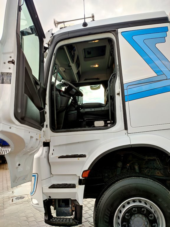 Mercedes-Benz Arocs 4151 إيجار Mercedes-Benz Arocs 4151: صور 10