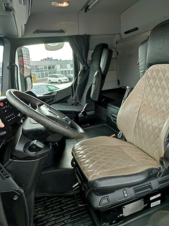 Mercedes-Benz Arocs 4151 إيجار Mercedes-Benz Arocs 4151: صور 11