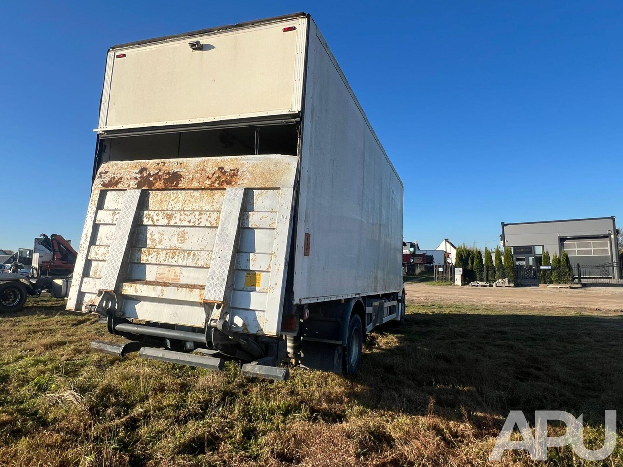 Mercedes-Benz Axor 1829 - بصندوق مغلق شاحنة: صور 5 Mercedes-Benz Axor 1829 - بصندوق مغلق شاحنة: صور 5