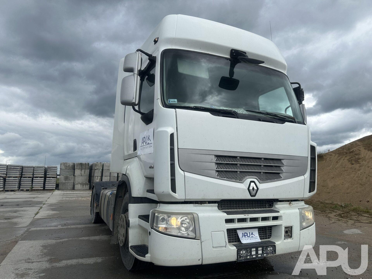Renault Premium 460 - شاحنة جرار: صور 3 Renault Premium 460 - شاحنة جرار: صور 3
