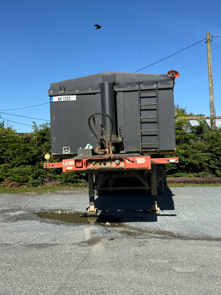 2004 Dennison Tri-axle Bulk Tipping Trailer - قلابة نصف مقطورة: صور 3 2004 Dennison Tri-axle Bulk Tipping Trailer - قلابة نصف مقطورة: صور 3