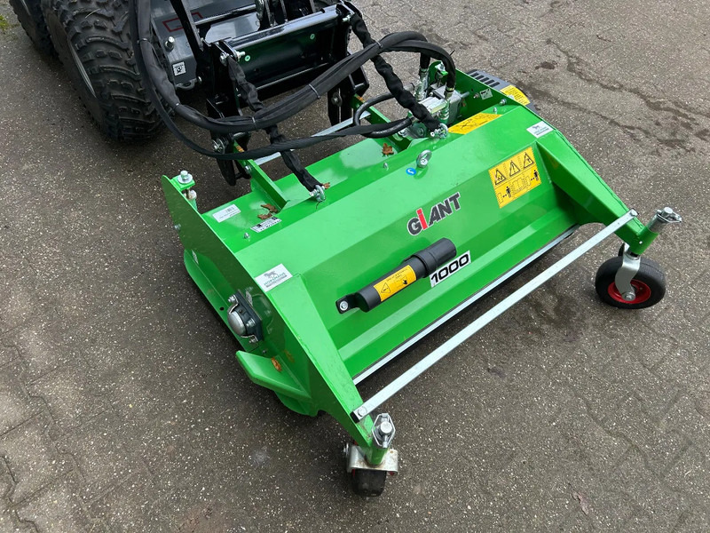 Giant SK252D + klepelmaaier - لودر مفصلي صغير: صور 5 Giant SK252D + klepelmaaier - لودر مفصلي صغير: صور 5