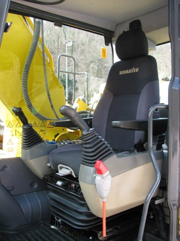 حفارات زحافة Komatsu PC 240 NLC-10 TOP stroj: صور 21