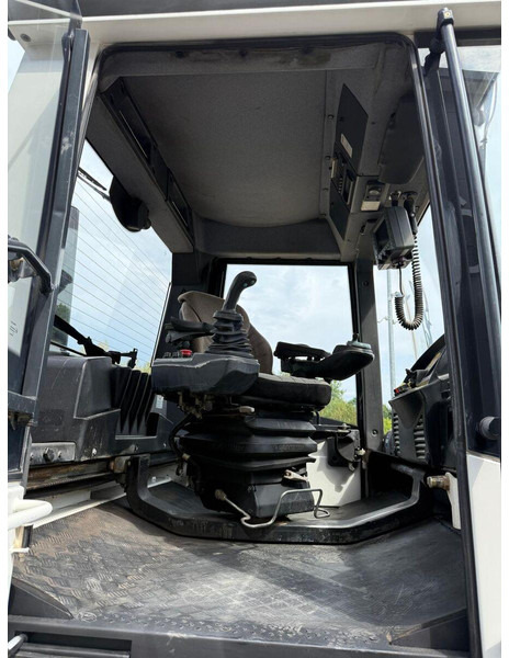 مدحلة Bomag Walec wibracyjny BOMAG BW 174 AP - AM // Klimatyzacja: صور 15 مدحلة Bomag Walec wibracyjny BOMAG BW 174 AP - AM // Klimatyzacja: صور 15