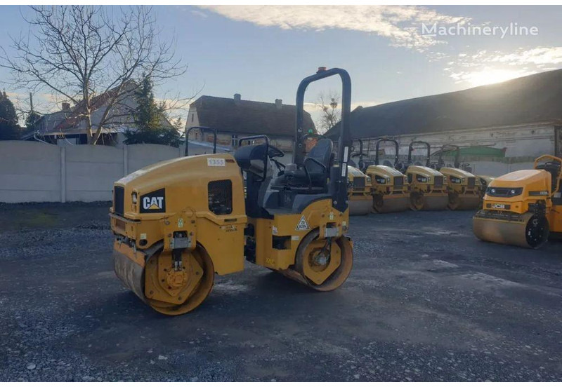 Caterpillar CB 24B road roller - مدحلة: صور 3 Caterpillar CB 24B road roller - مدحلة: صور 3