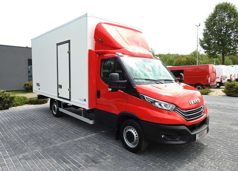 Iveco DAILY 35S18 NOWY KONTENER 10 PALET TEMPOMAT NAWIGACJA KLIMATYZAC - الشاحنات الصغيرة صندوق مغلق: صور 4 Iveco DAILY 35S18 NOWY KONTENER 10 PALET TEMPOMAT NAWIGACJA KLIMATYZAC - الشاحنات الصغيرة صندوق مغلق: صور 4