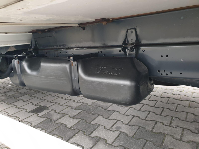 مبردة شاحنة Iveco DAILY 60C15 60-150 TWO-CHAMBER REFRIGERATOR CONTAINER ISOTHERM F: صور 18 مبردة شاحنة Iveco DAILY 60C15 60-150 TWO-CHAMBER REFRIGERATOR CONTAINER ISOTHERM F: صور 18