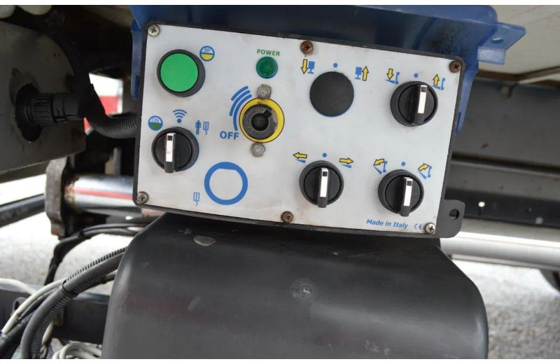 مبردة شاحنة Iveco DAILY 60C15 60-150 TWO-CHAMBER REFRIGERATOR CONTAINER ISOTHERM F: صور 15 مبردة شاحنة Iveco DAILY 60C15 60-150 TWO-CHAMBER REFRIGERATOR CONTAINER ISOTHERM F: صور 15