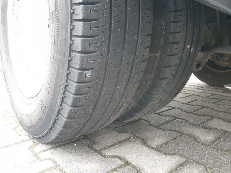 مبردة شاحنة Iveco DAILY 60C15 60-150 TWO-CHAMBER REFRIGERATOR CONTAINER ISOTHERM F: صور 17 مبردة شاحنة Iveco DAILY 60C15 60-150 TWO-CHAMBER REFRIGERATOR CONTAINER ISOTHERM F: صور 17