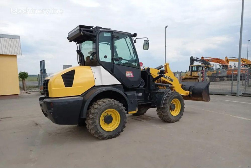 Komatsu WA 90-6 wheel loader - اللودر بعجل: صور 5 Komatsu WA 90-6 wheel loader - اللودر بعجل: صور 5