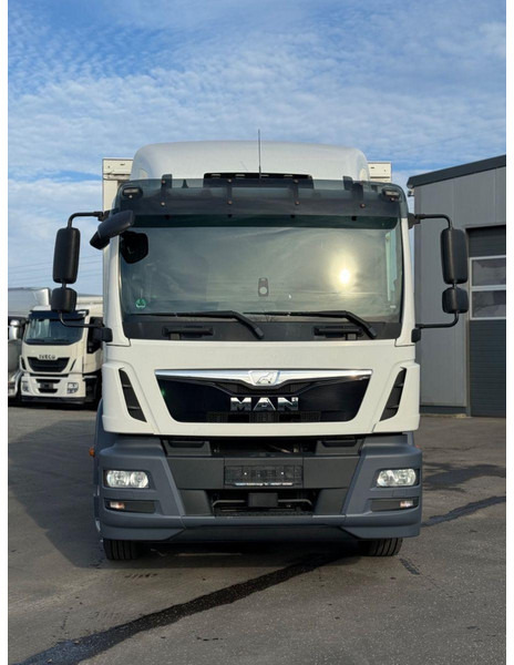 MAN TGM 18.290 L Beverage Truck + Tail Lift - بصندوق مغلق شاحنة: صور 3 MAN TGM 18.290 L Beverage Truck + Tail Lift - بصندوق مغلق شاحنة: صور 3