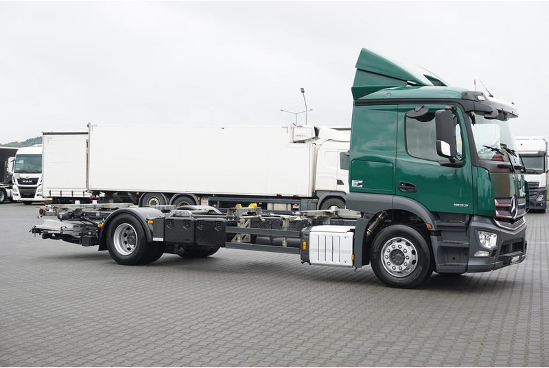 Mercedes-Benz 1833 / E 6 / BDF + WINDA / 7.15 , 7.45, 7.82 M / ŁAD. 9 610 KG - الشاسيه شاحنة: صور 4 Mercedes-Benz 1833 / E 6 / BDF + WINDA / 7.15 , 7.45, 7.82 M / ŁAD. 9 610 KG - الشاسيه شاحنة: صور 4