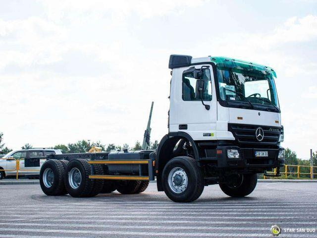 Mercedes-Benz 3332 AK 6x6 chassis cab - الشاسيه شاحنة, شاحنة كرين: صور 2 Mercedes-Benz 3332 AK 6x6 chassis cab - الشاسيه شاحنة, شاحنة كرين: صور 2