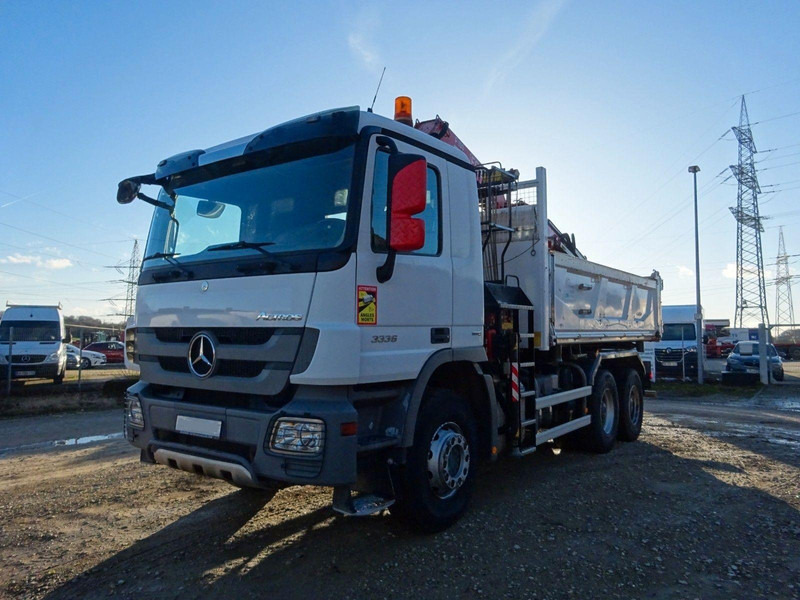 Mercedes-Benz Actros 3336 6x4 Three sided Tipper + Crane FASSI F155A.0.22 - قلابات, شاحنة كرين: صور 1 Mercedes-Benz Actros 3336 6x4 Three sided Tipper + Crane FASSI F155A.0.22 - قلابات, شاحنة كرين: صور 1