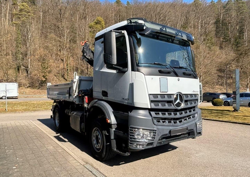 Mercedes-Benz Arocs 1840 - 3 way tipper truck + crane - قلابات, شاحنة كرين: صور 2 Mercedes-Benz Arocs 1840 - 3 way tipper truck + crane - قلابات, شاحنة كرين: صور 2